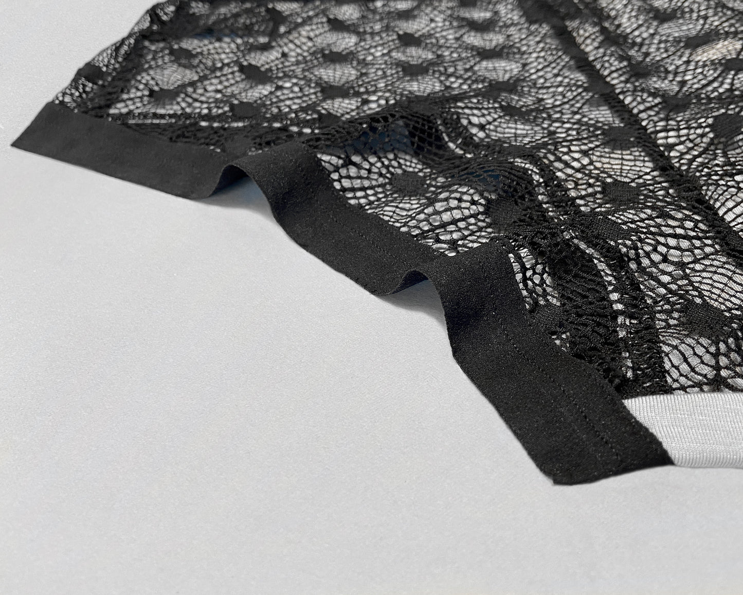 Close up of the softer plain elastic option for the legopening.