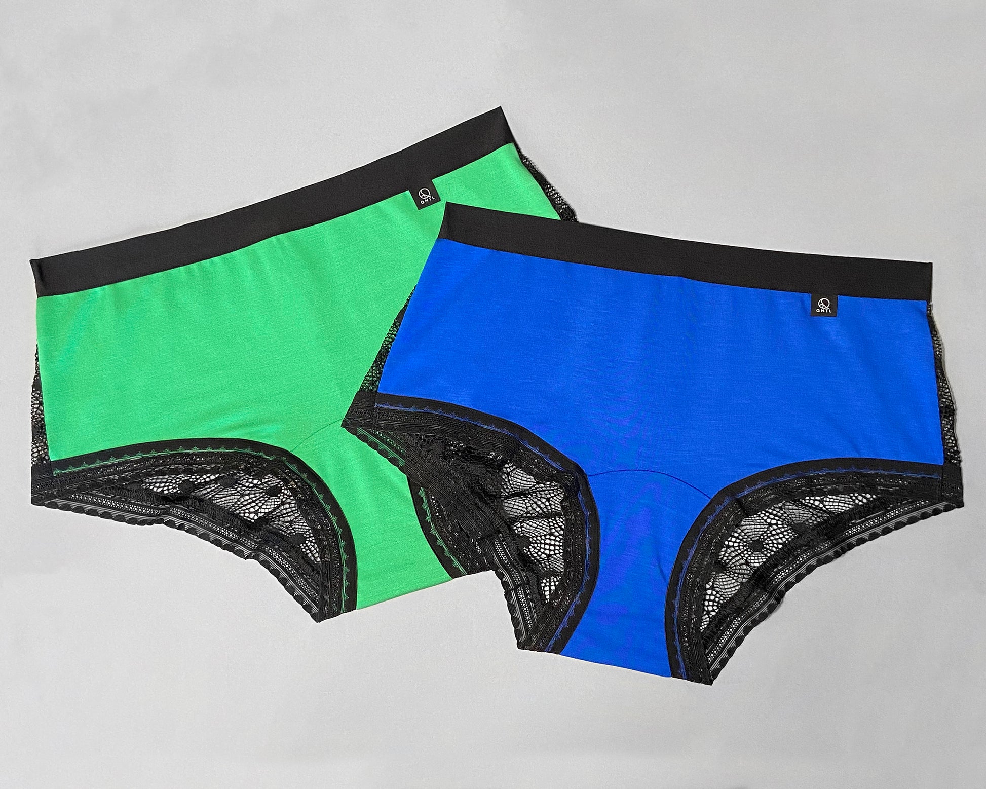 Front view of two samples of The Mix Hipster, in the green and blue colourway. Both samples has the  standard elastic in the legopening.