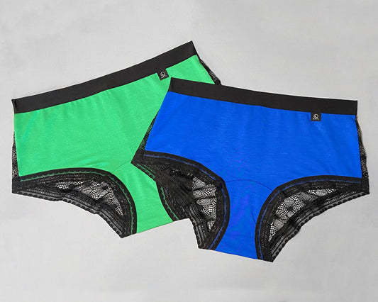 Front view of two samples of The Mix Hipster, in the green and blue colourway. Both samples has the  standard elastic in the legopening.
