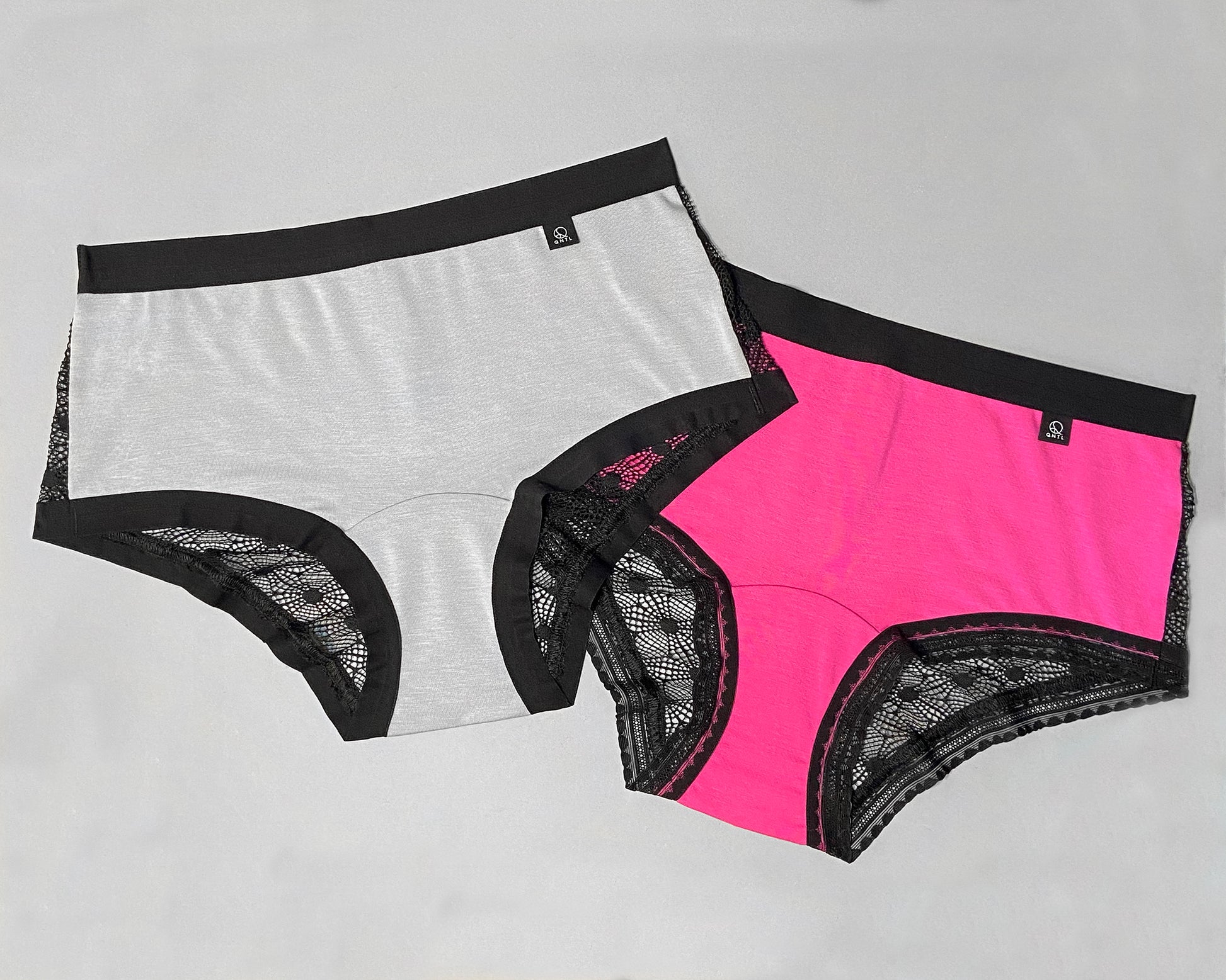 Front view of two samples of The Mix Hipster, in the pink and grey colourway. The grey sample has the plain elastic in the legopening, the pink has the standard elastic in the legopening.