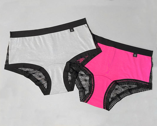 Front view of two samples of The Mix Hipster, in the pink and grey colourway. The grey sample has the plain elastic in the legopening, the pink has the standard elastic in the legopening.